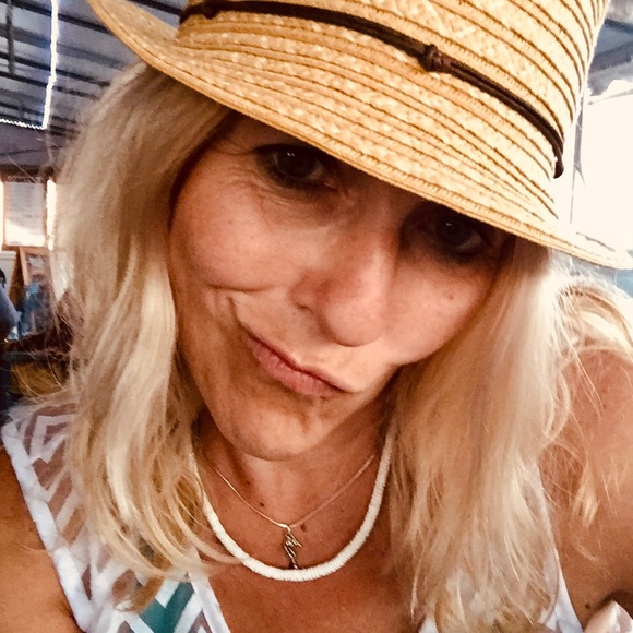 Meet your Posher, Julie - Picture 16 of 17